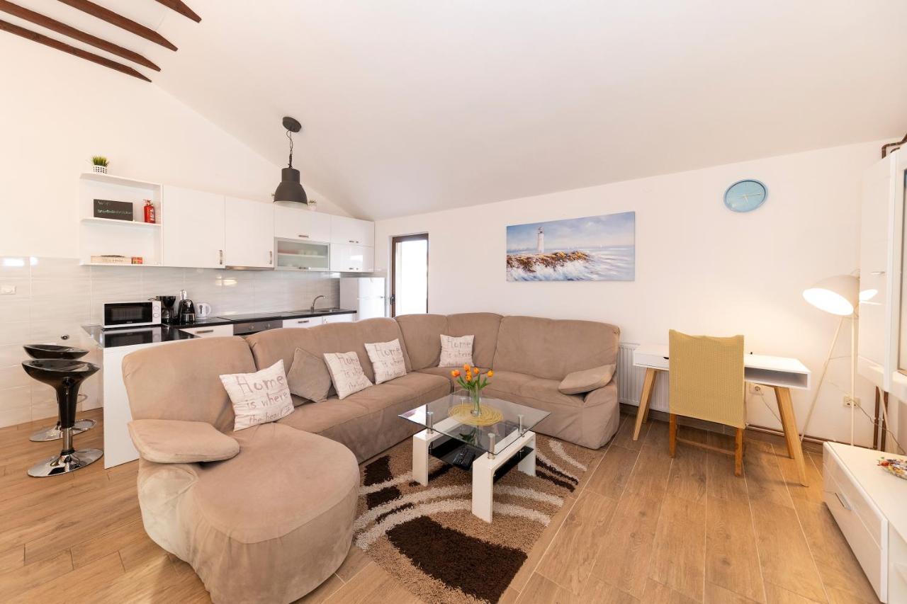 Apartman Lana Biograd Na Moru Bagian luar foto