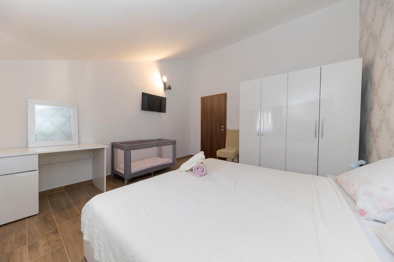 Apartman Lana Biograd Na Moru Bagian luar foto